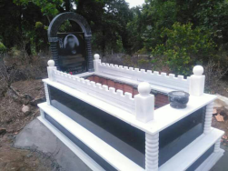 Beyaz Mermer Siyah Granit Karışimlı Mezar