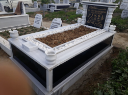 Tek Kişilik Siyah Granit Beyaz Mermer Mezar